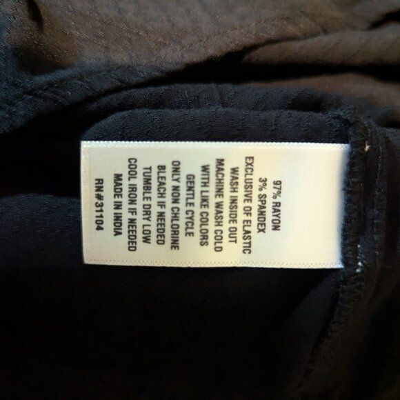 190. Large Black Crown and Ivy Top with tags - Picture 5 of 5